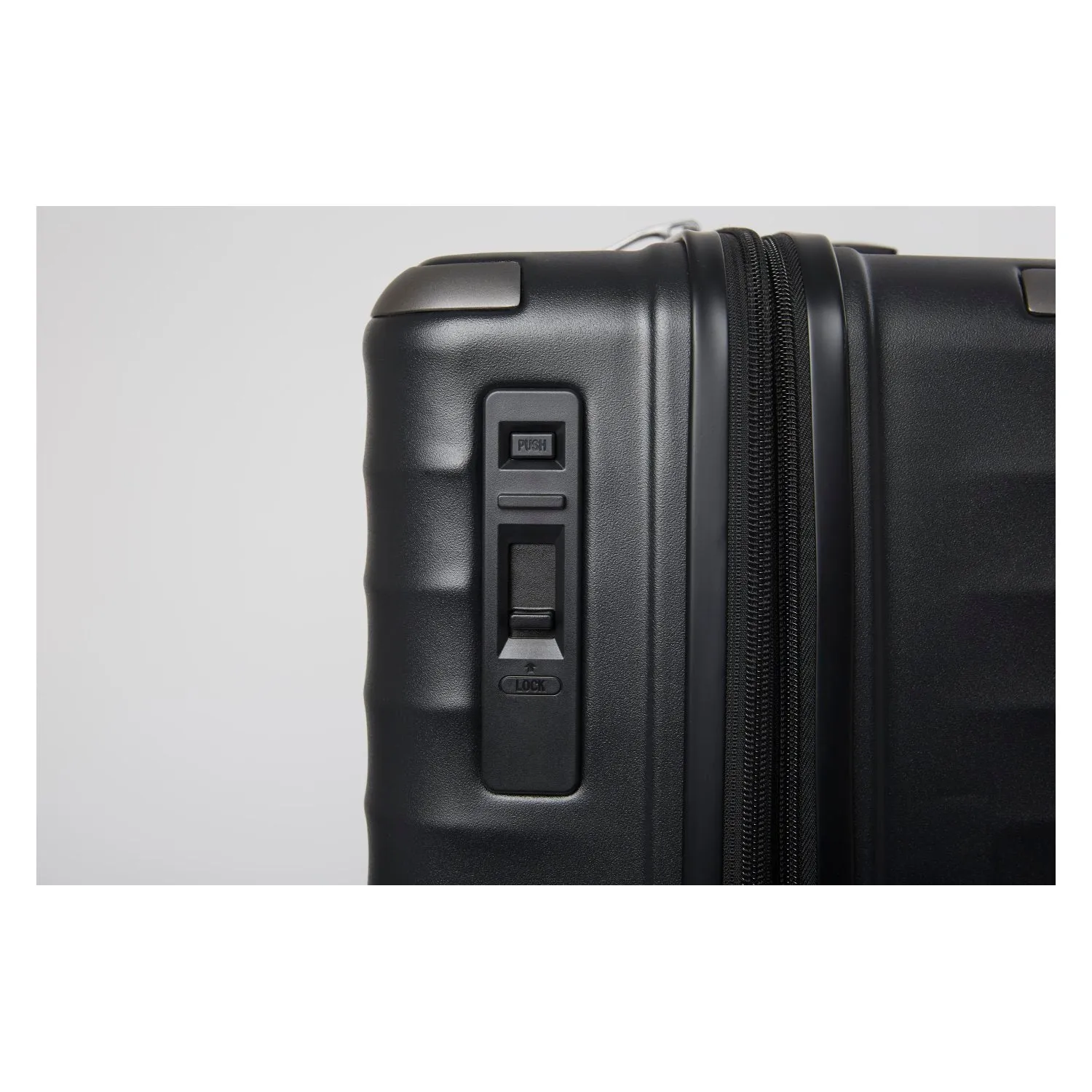 Echolac Elise SLX 20" Upright Carry On Luggage Spinner