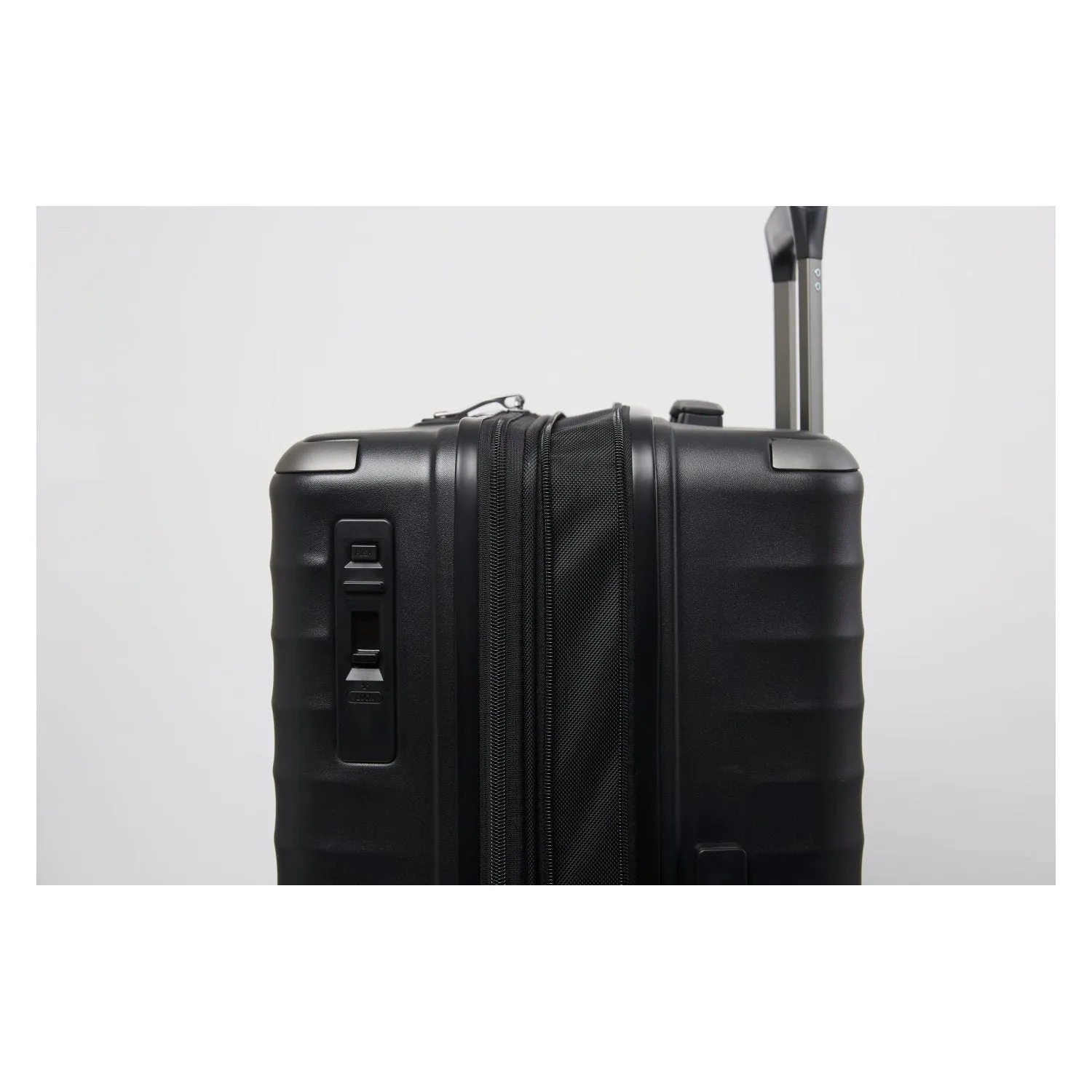 Echolac Elise SLX 20" Upright Carry On Luggage Spinner